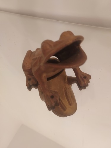 Ancienne grenouille fonte - en,